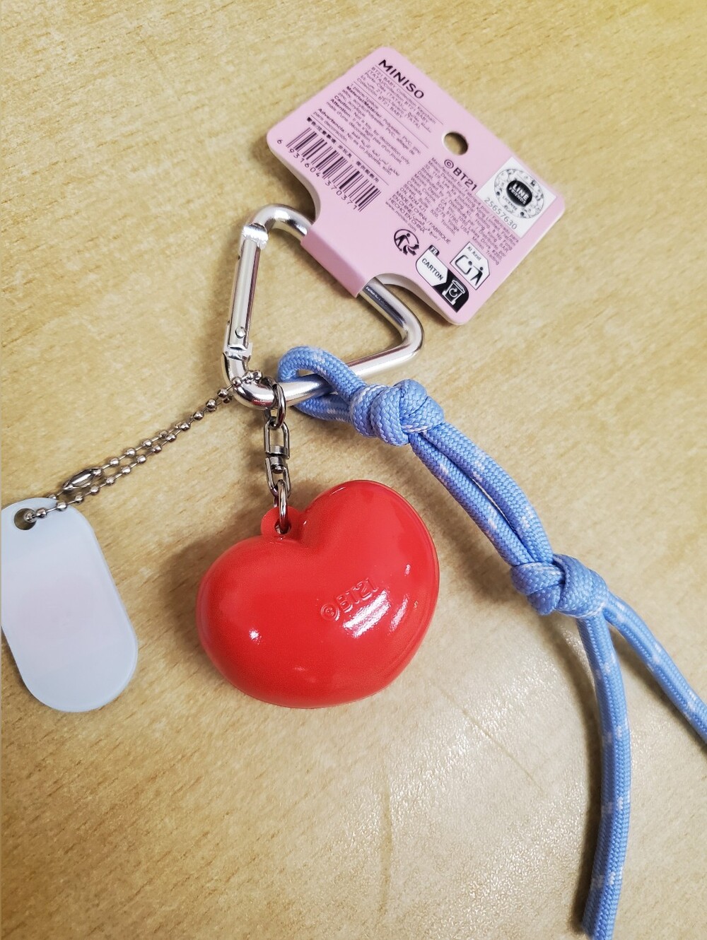 BT21 TATA Heart Keychain - Picture 2 of 3